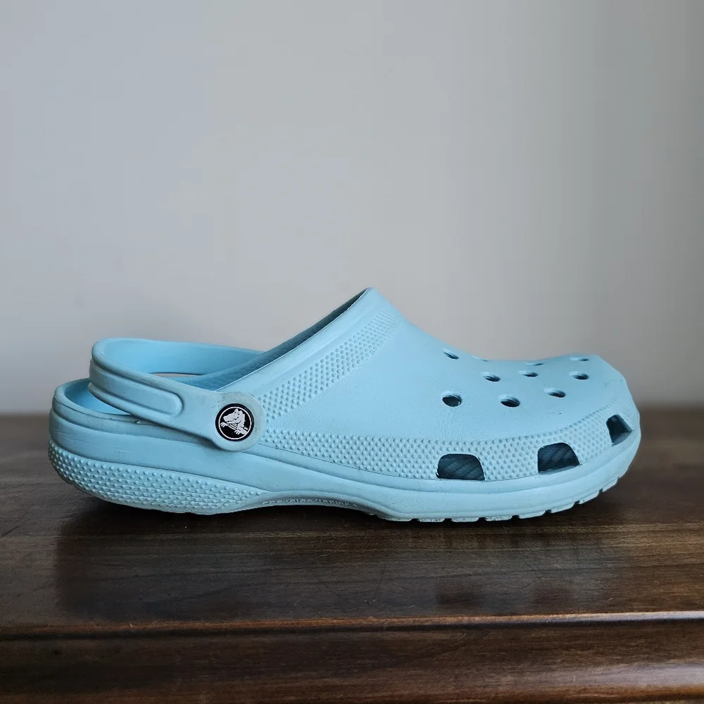 💎 Crocs Classic Clog Light Blue Men’s Size 11 Comfort Slip-On Sandals